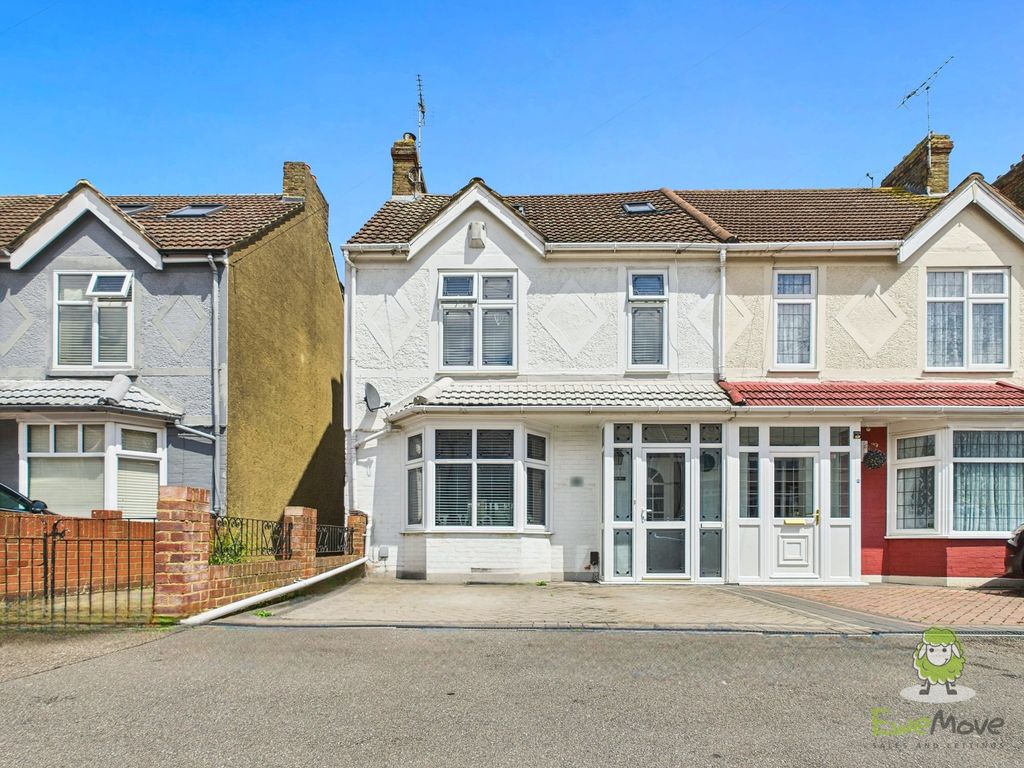 Property photo 1 of 41 Cam01543G0-Pr0146-Still078