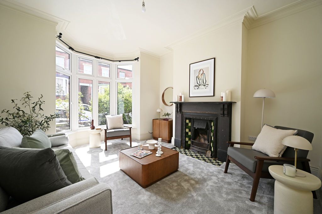 Property photo 1 of 31 Living Room