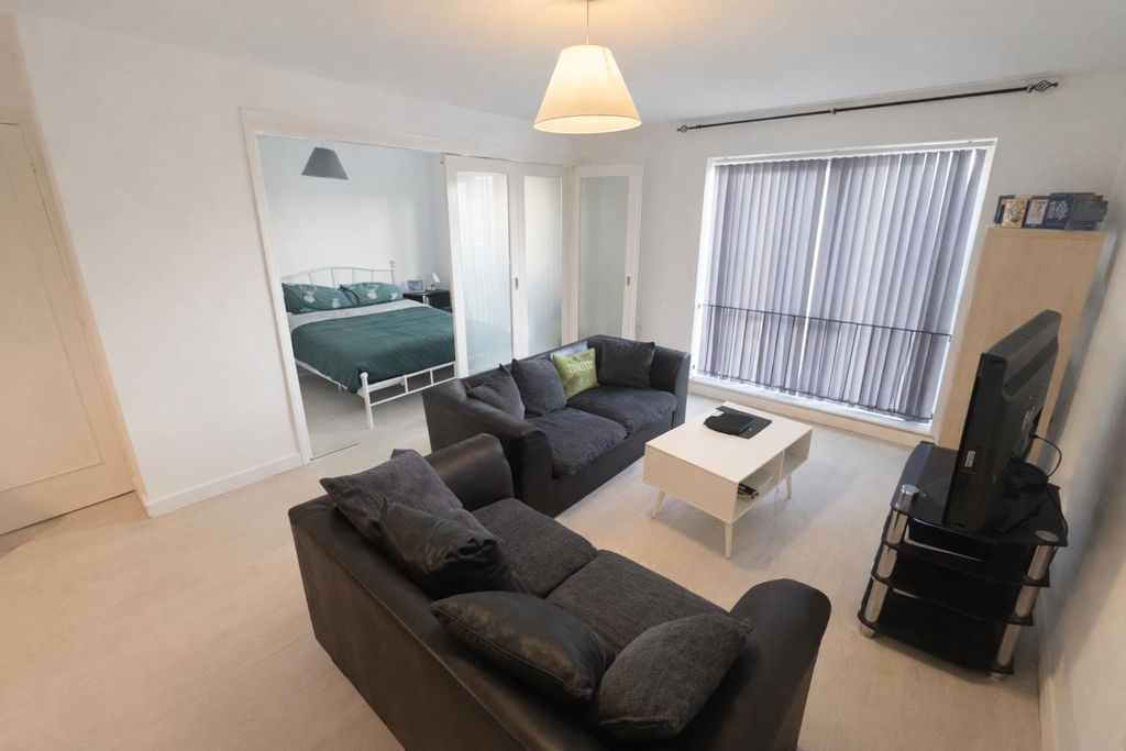 Property photo 2 of 8 Aea38384-c63d-46De-8331-3Ae1Ec8Df947.Png