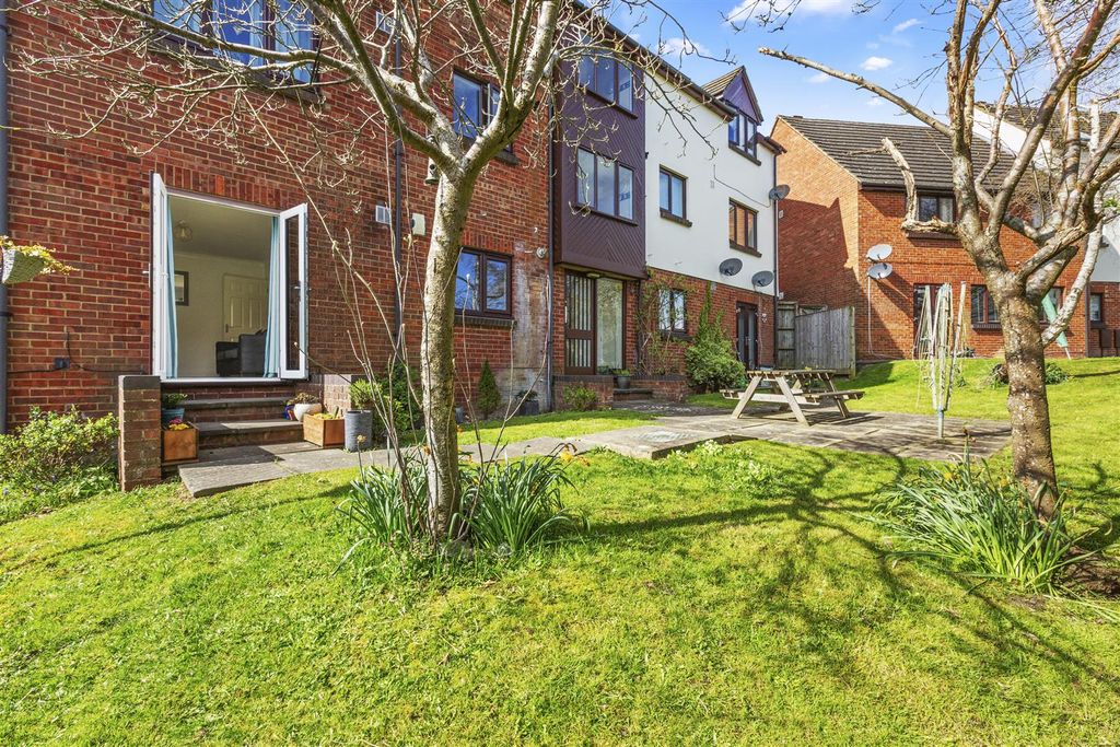 Property photo 2 of 14 1 Windrush Court, Hp13 7Ul-9.Jpg