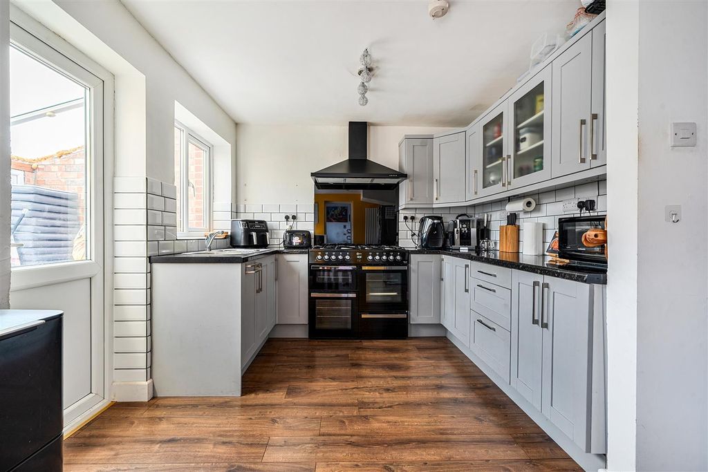 Property photo 3 of 17 Kitchen.Jpg