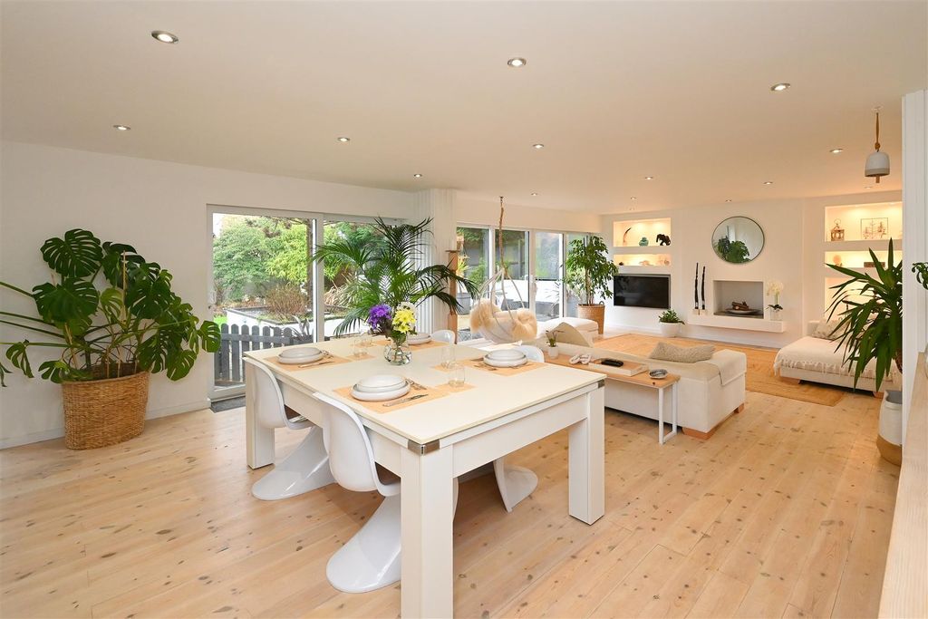 Property photo 1 of 26 Dining Room Back View.Jpg