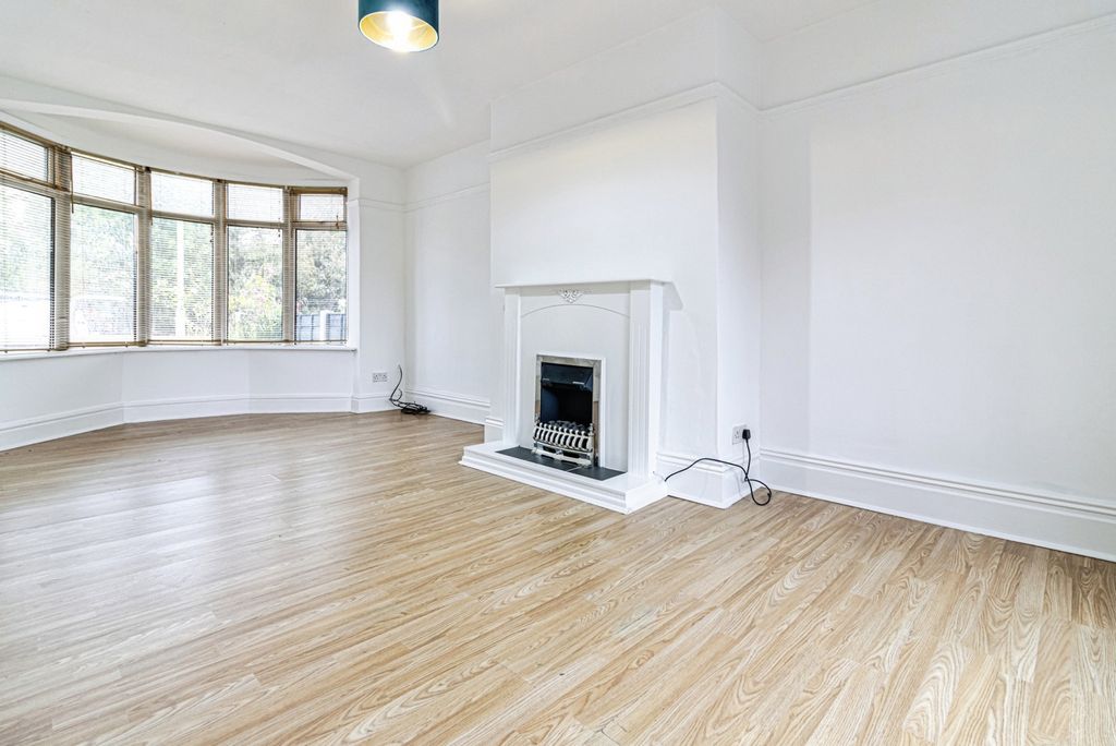 Property photo 2 of 16 Photo