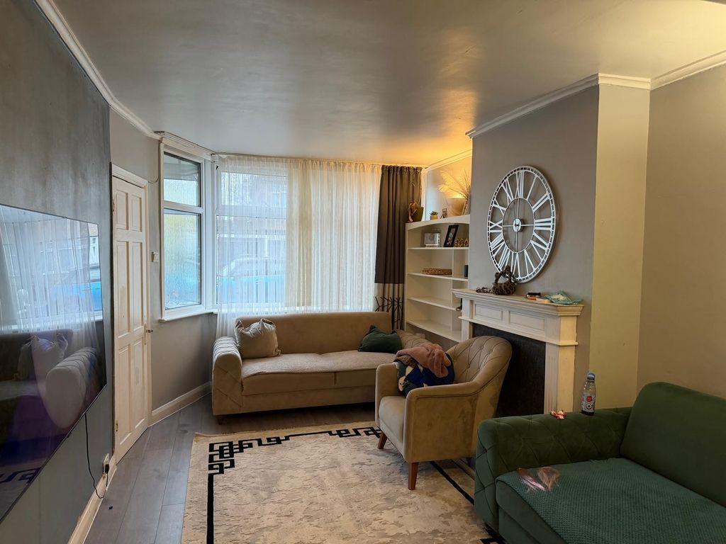 Property photo 1 of 13 Photo 5