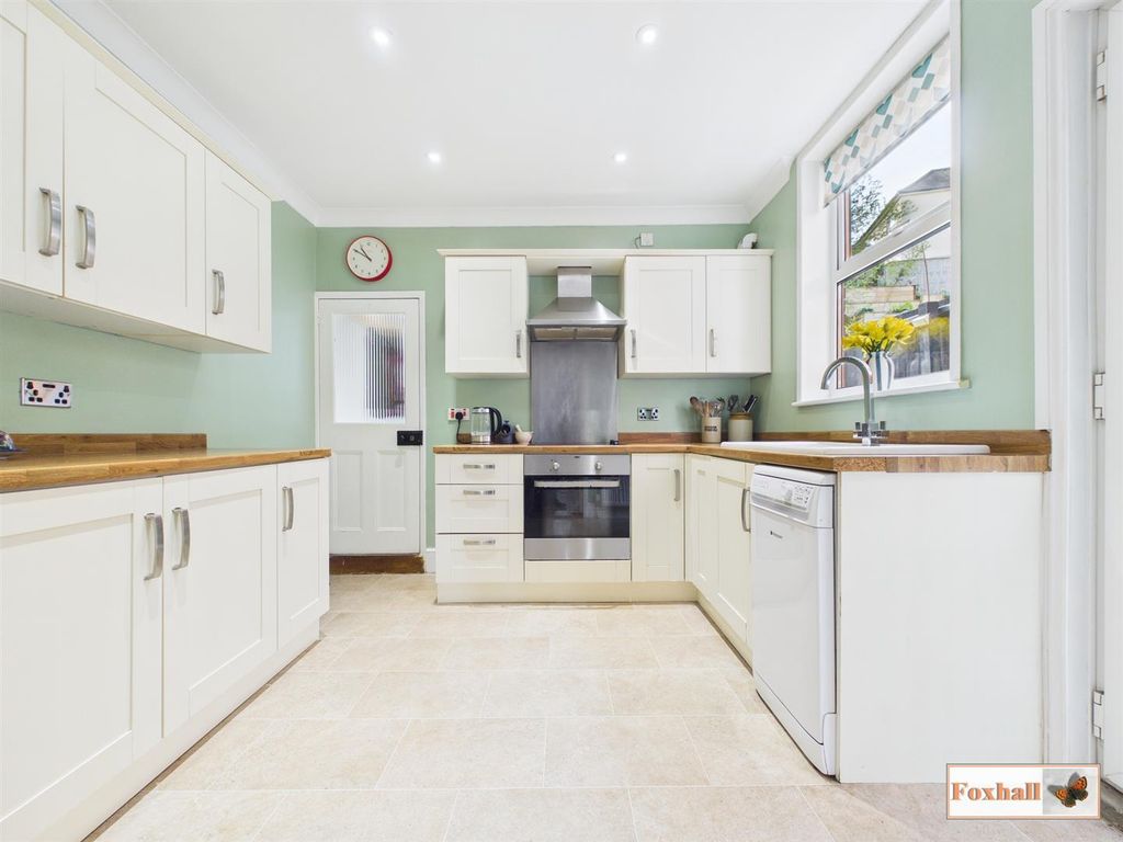 Property photo 3 of 20 Kitchen