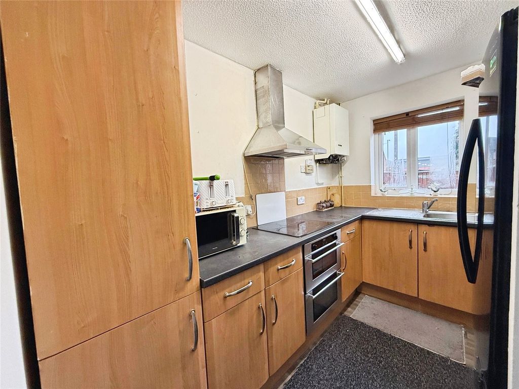 Property photo 2 of 10 Kitchen