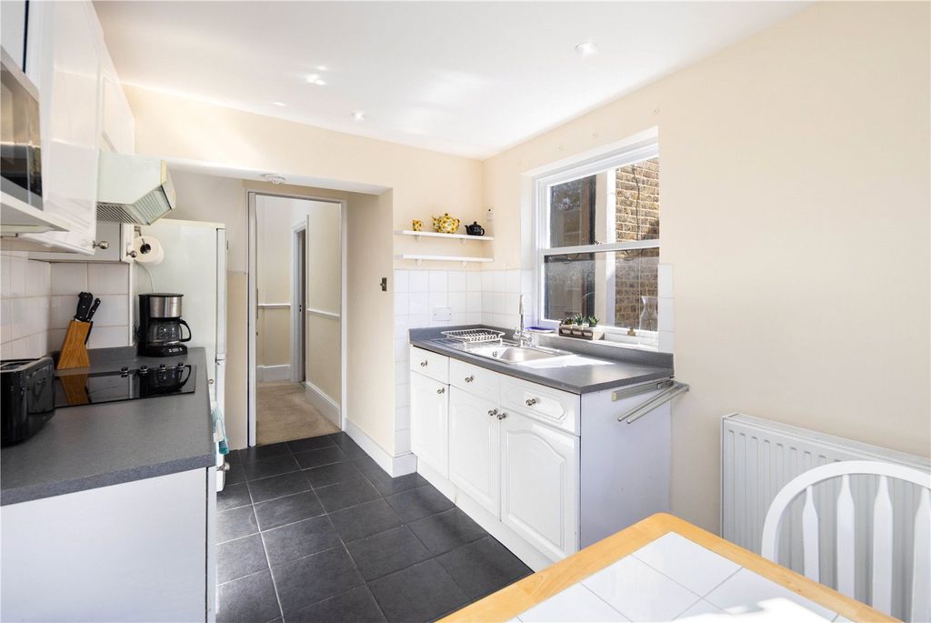 Property photo 3 of 19 Kitchen