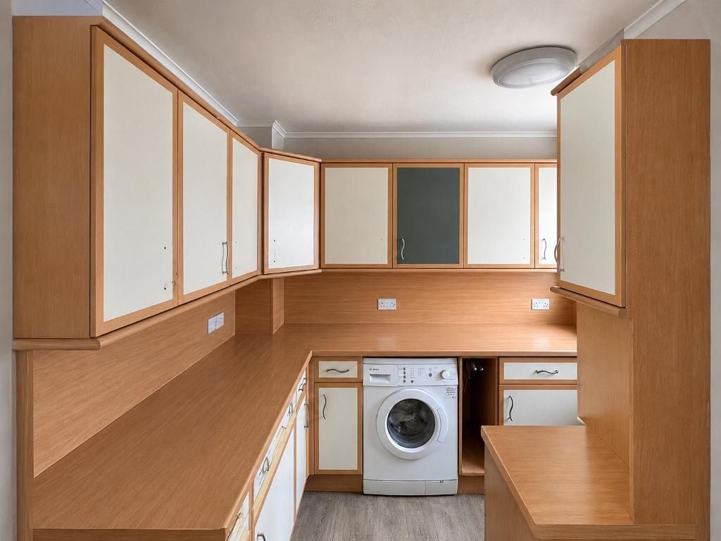 Property photo 3 of 17 Kitchen