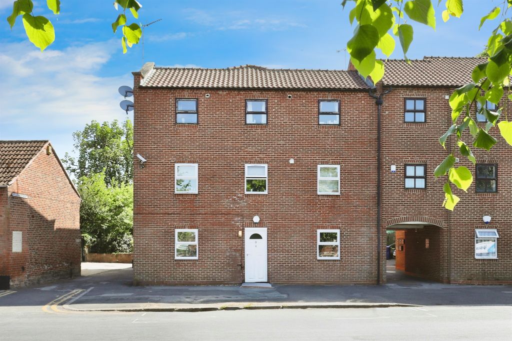 Property photo 1 of 32