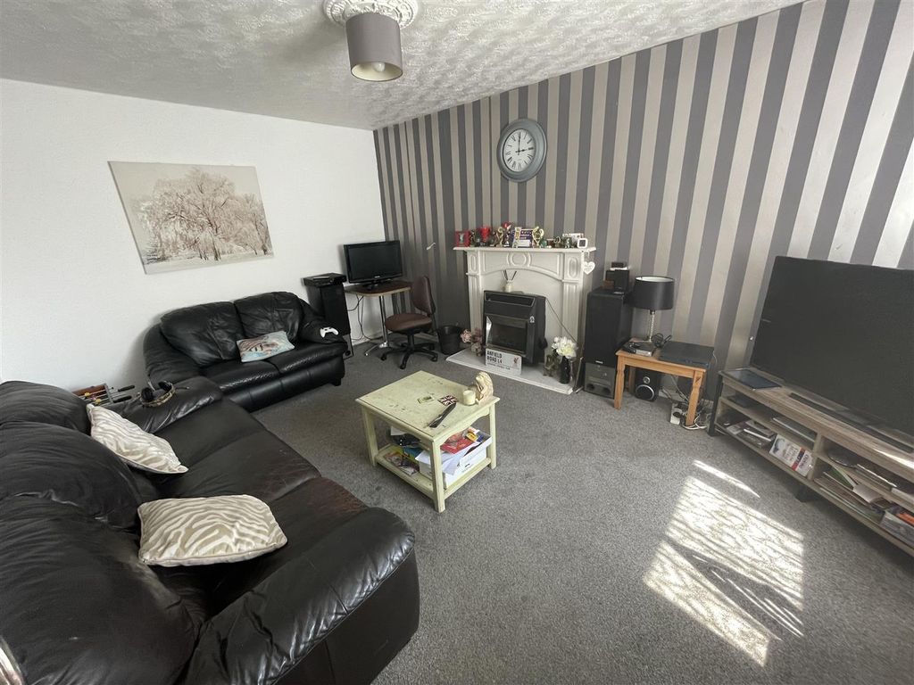 Property photo 2 of 10 Lounge