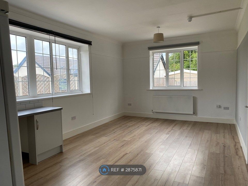 Property photo 3 of 12