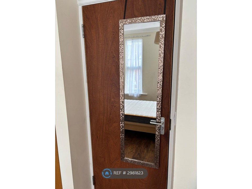 Property photo 2 of 12 Room 4