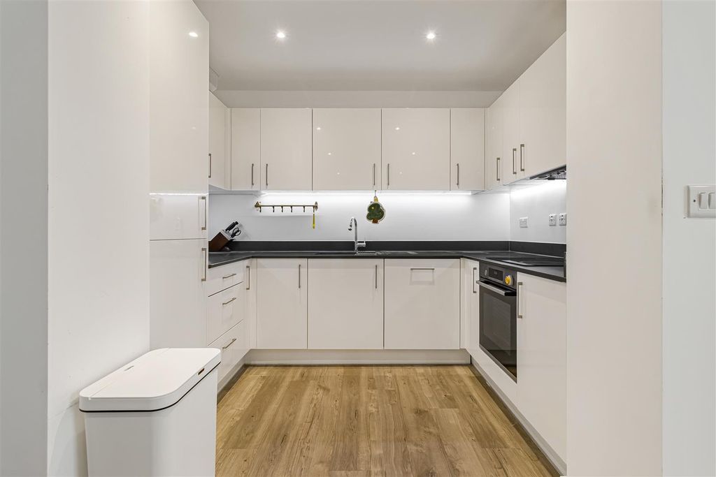 Property photo 3 of 17 11_88787.Jpg