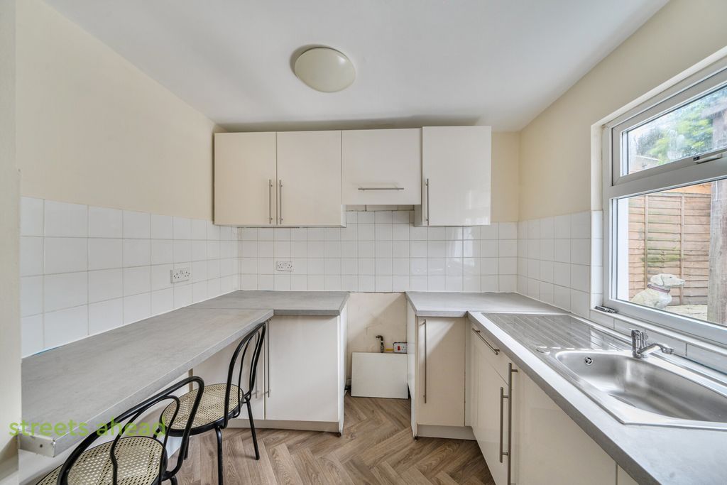 Property photo 2 of 11 F25E3352-01A2-47c...