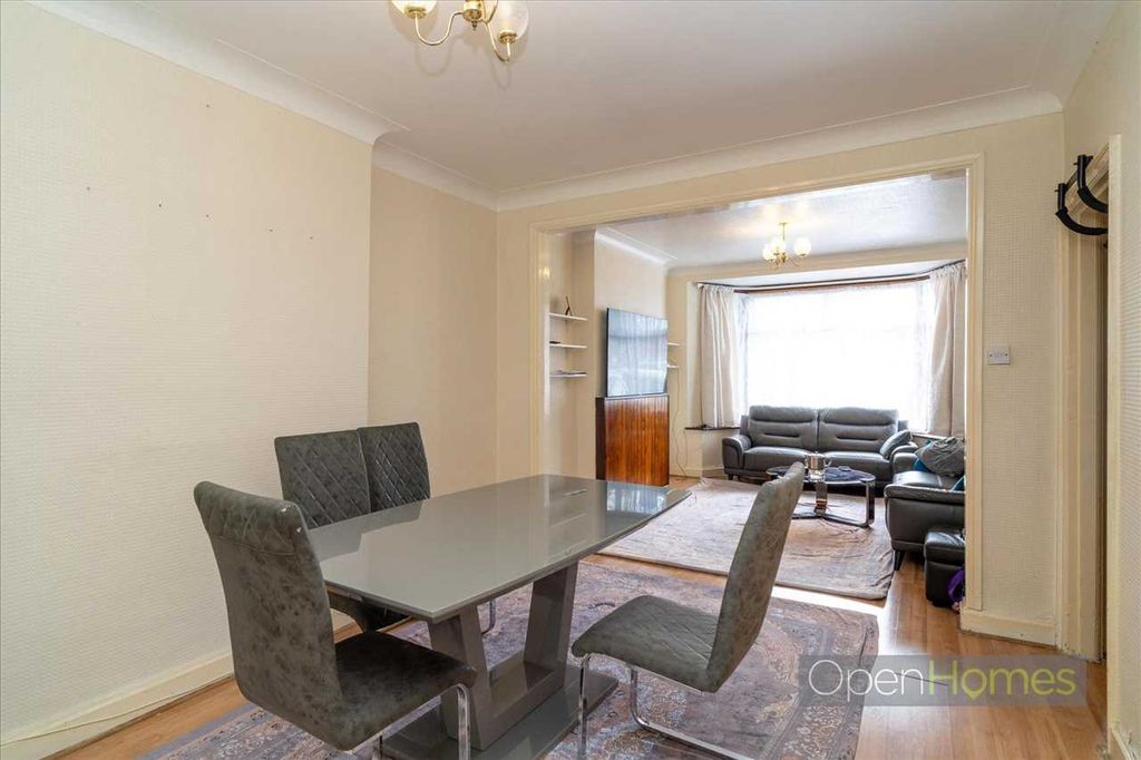 Property photo 3 of 8