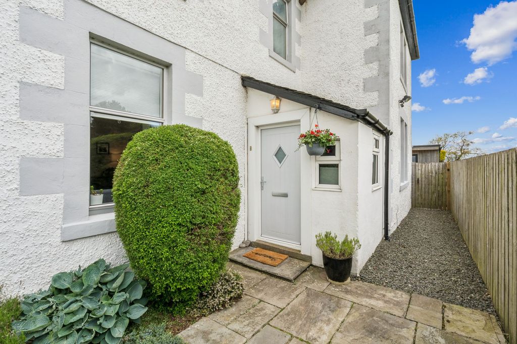 Property photo 2 of 26