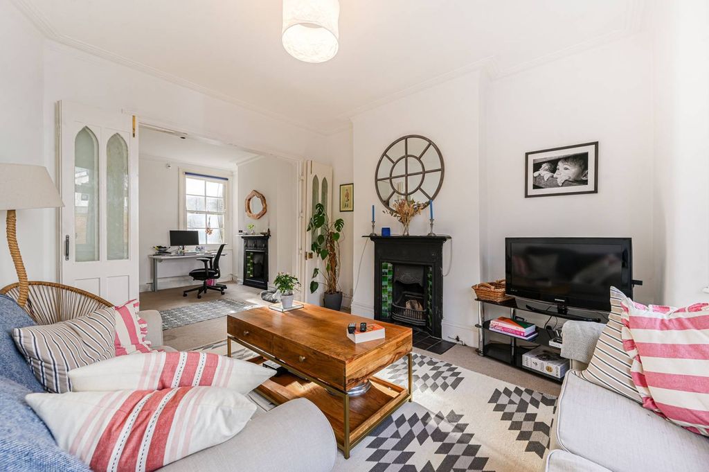 Property photo 2 of 10