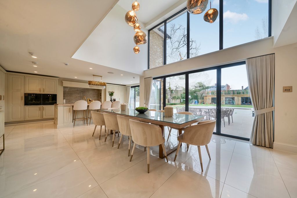 Property photo 3 of 30 1411065-26-698F74...