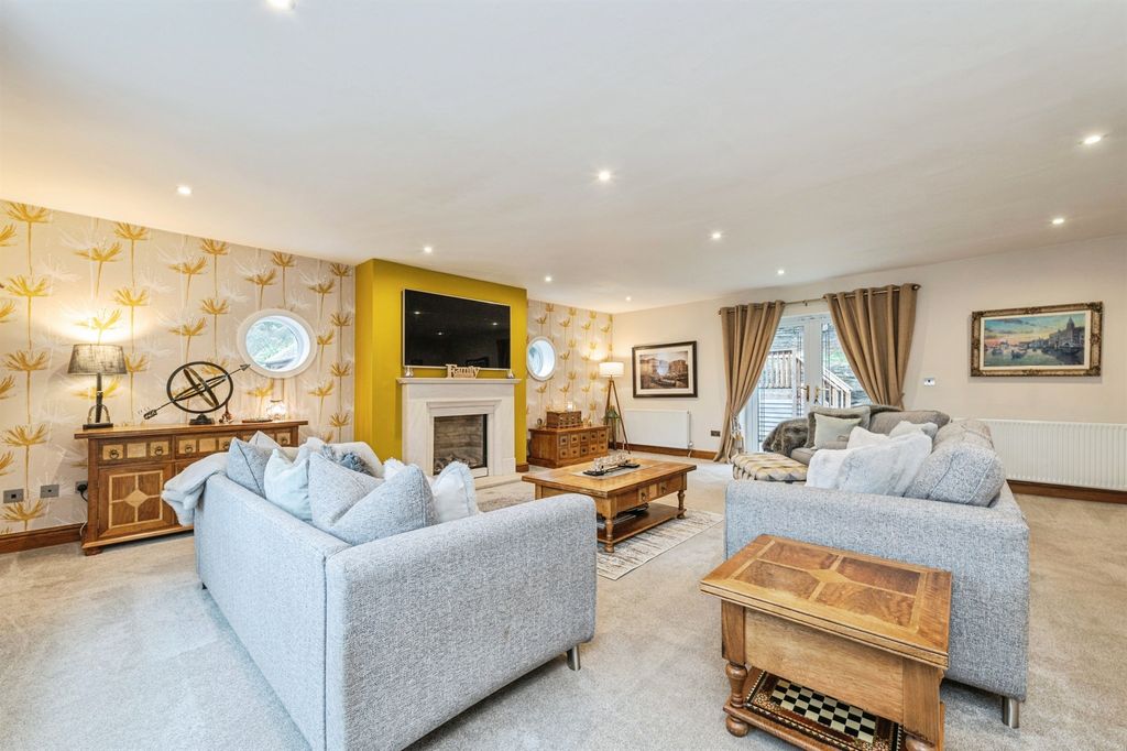 Property photo 3 of 23