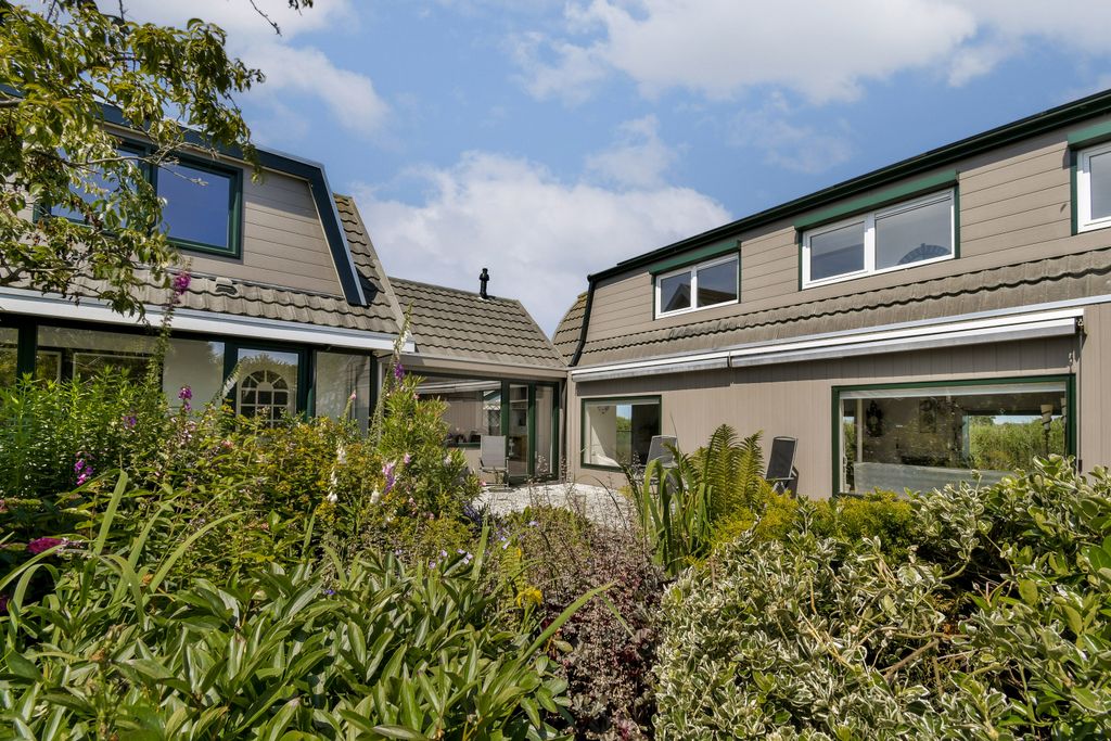 Property photo 2 of 54