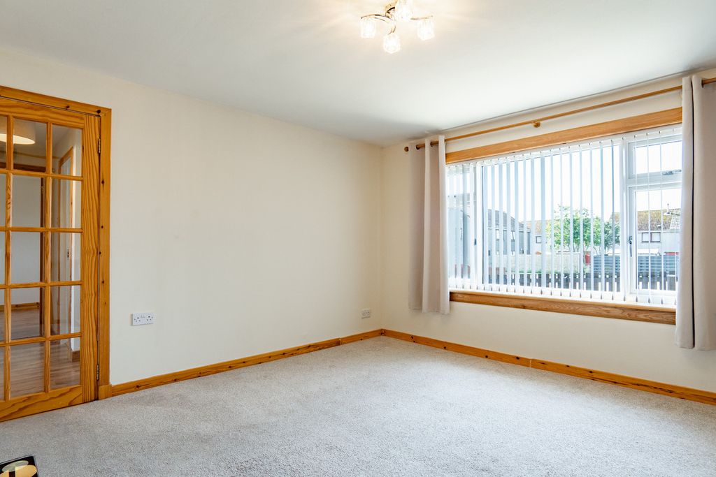 Property photo 3 of 32