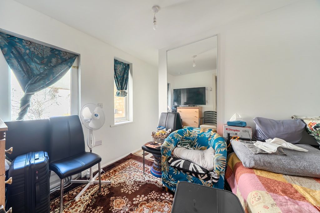 Property photo 3 of 7 2024496