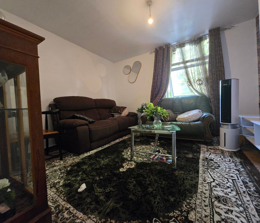Property photo 3 of 7 20261015_101528