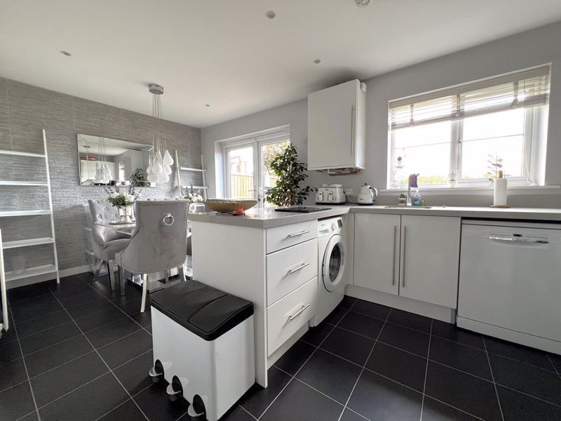 Property photo 3 of 10 Photo 8