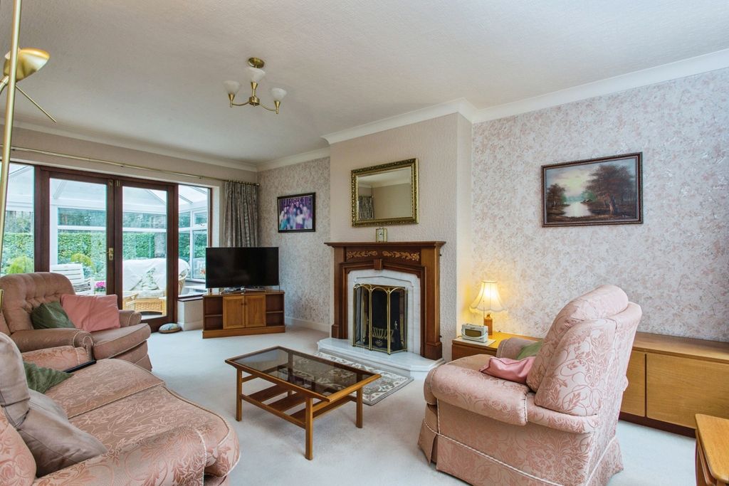 Property photo 3 of 26 Lounge