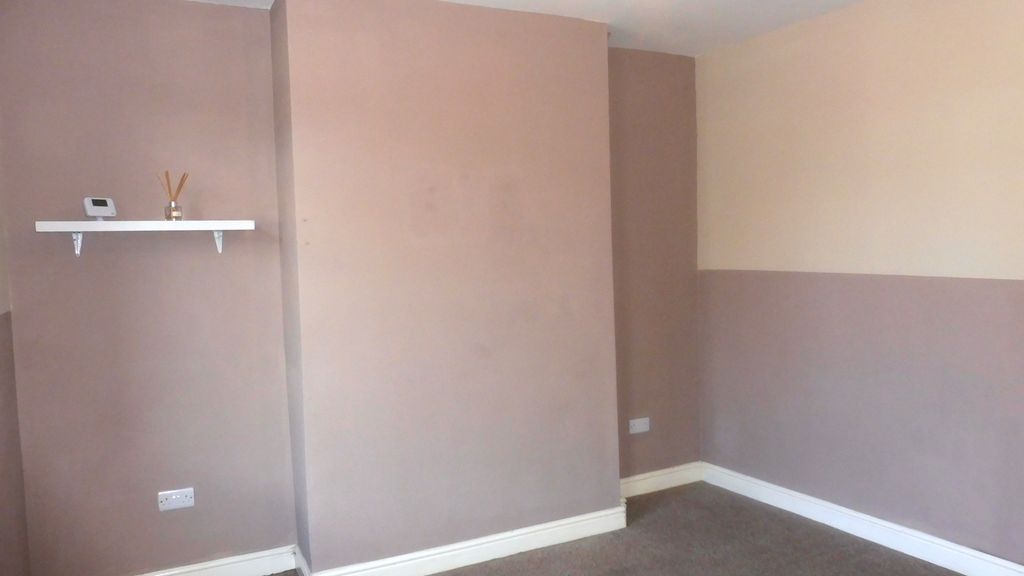 Property photo 2 of 17 Lounge