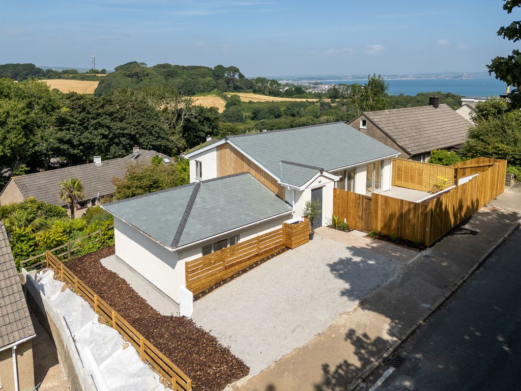 Property photo 1 of 32