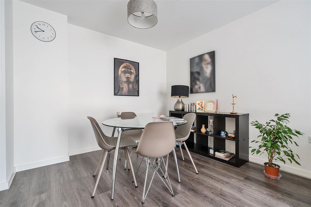 Property photo 3 of 11 Dining