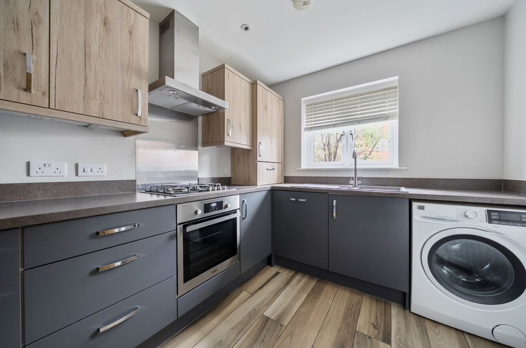 Property photo 3 of 12 1394192-12-69429A...