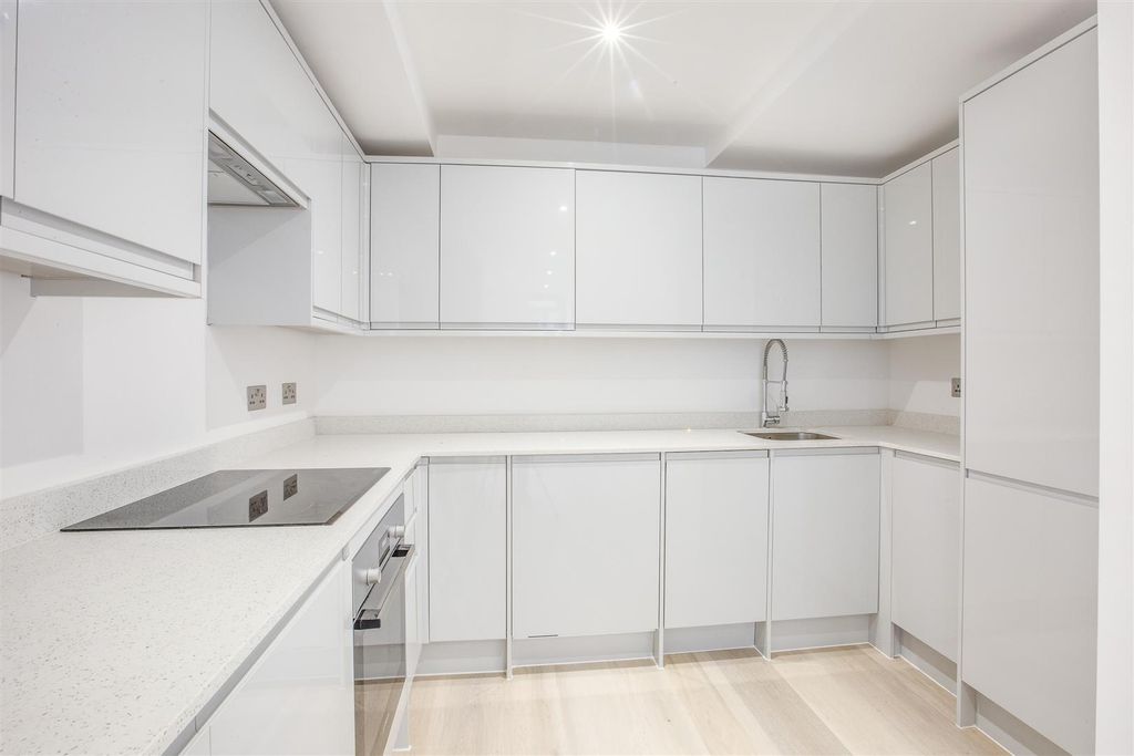 Property photo 2 of 6 Kitchen
