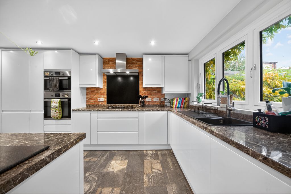 Property photo 3 of 22