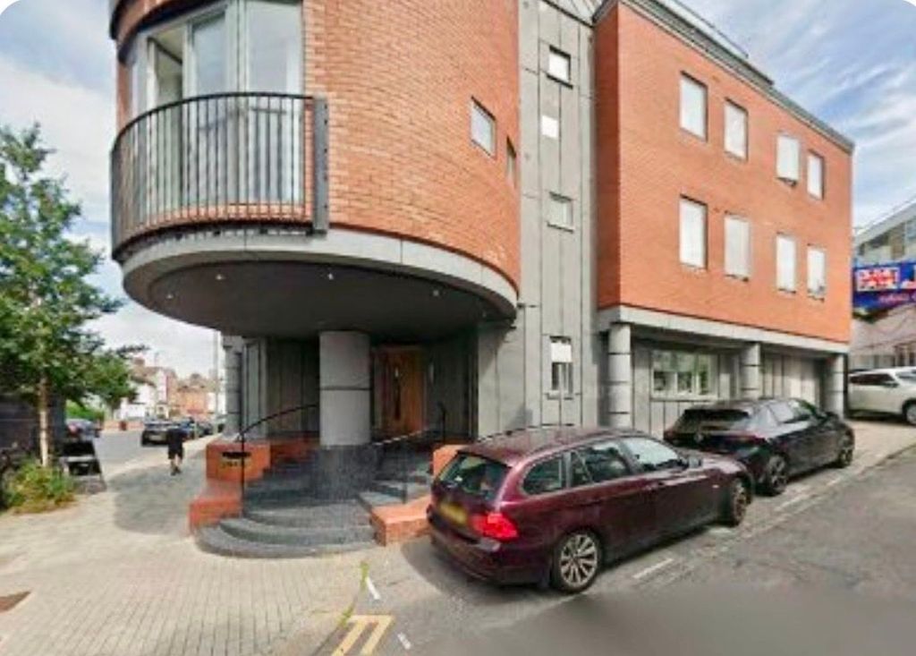 Property photo 1 of 2