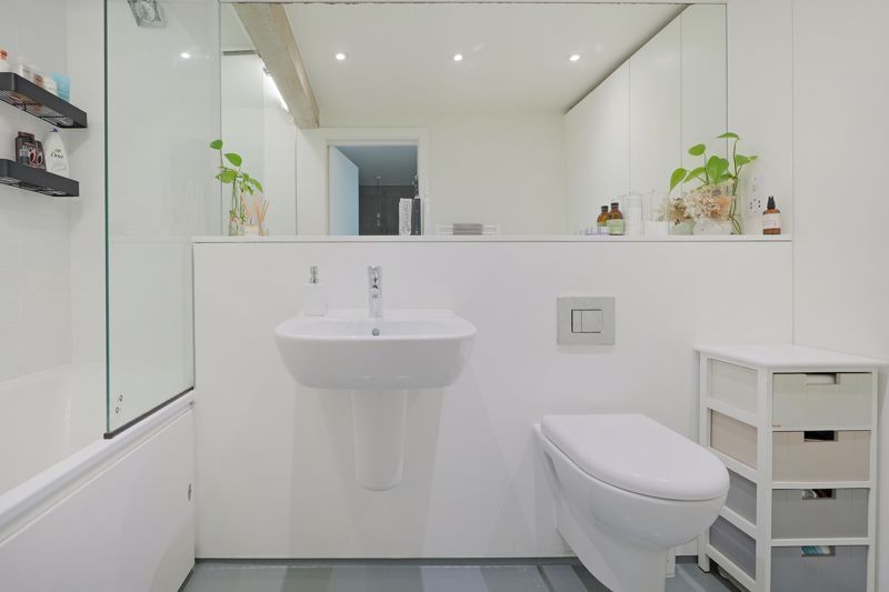Property photo 3 of 31 Bathroom