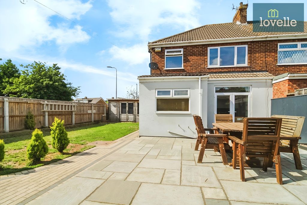 Property photo 2 of 23