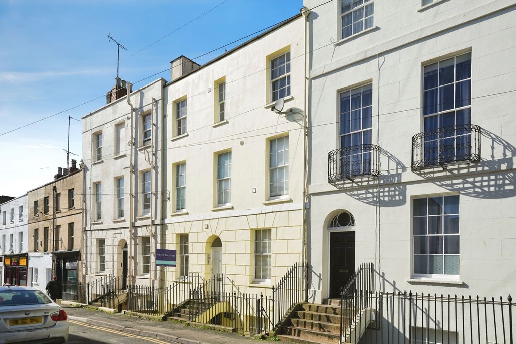 Property photo 1 of 8 Front