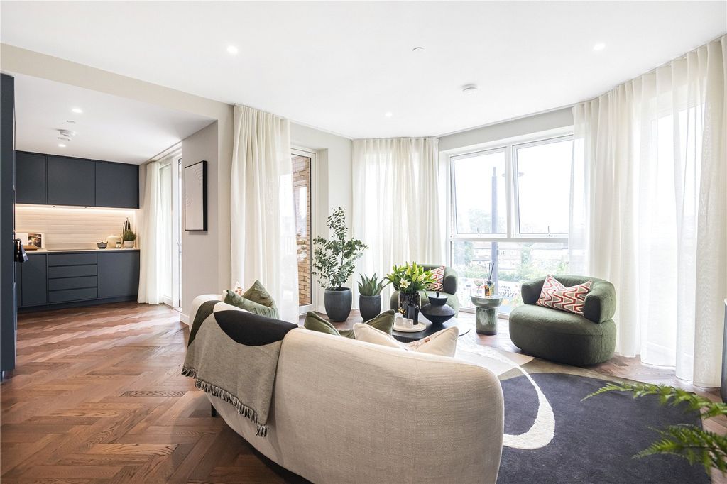 Property photo 3 of 21 Reception Room