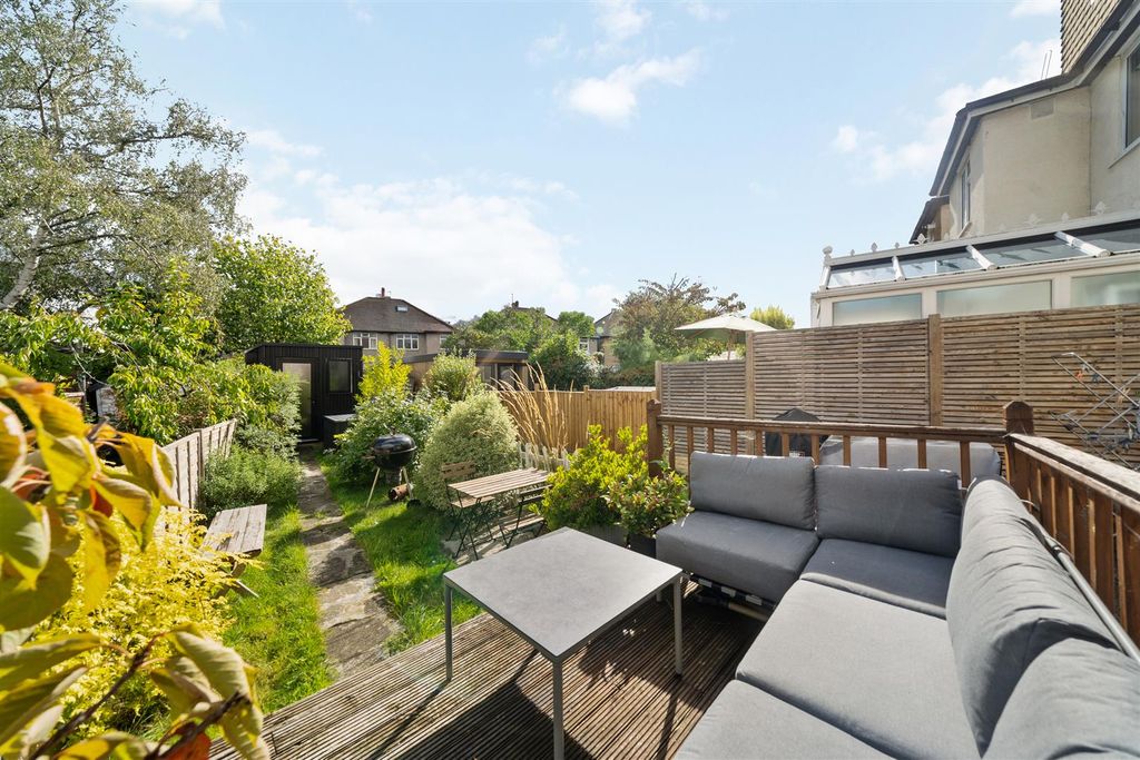 Property photo 3 of 12 Garden