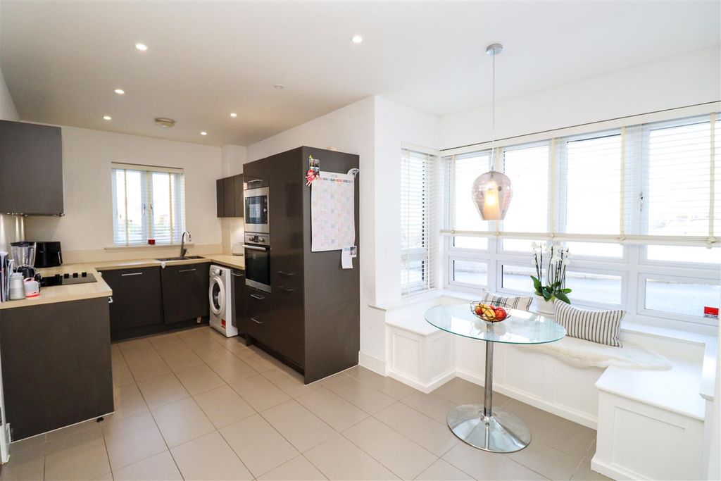 Property photo 2 of 19 Kitchen/Breakfast Room