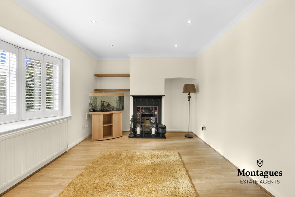 Property photo 2 of 22 Photo 9