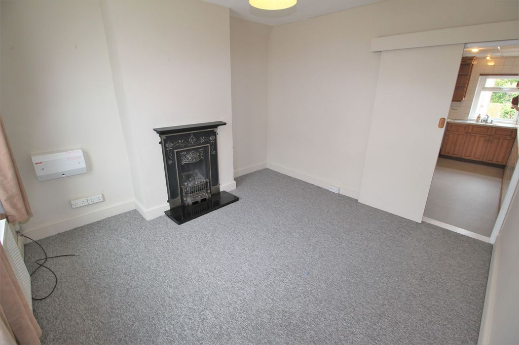 Property photo 3 of 8 Lounge