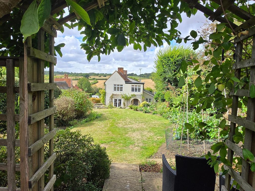 Property photo 3 of 35 Delightful Gardens