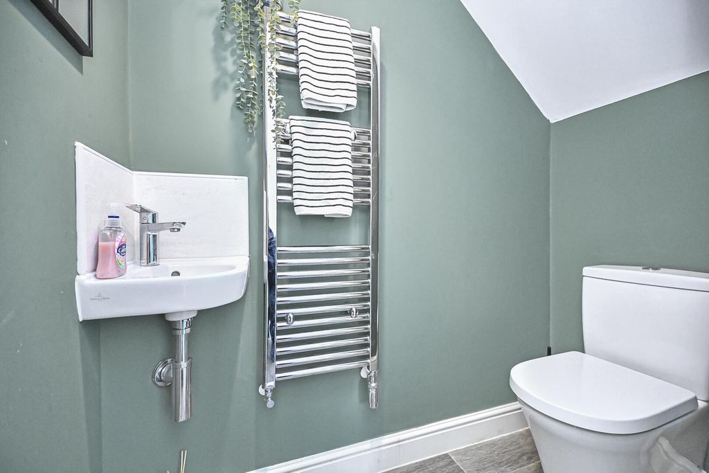 Property photo 3 of 48 WC