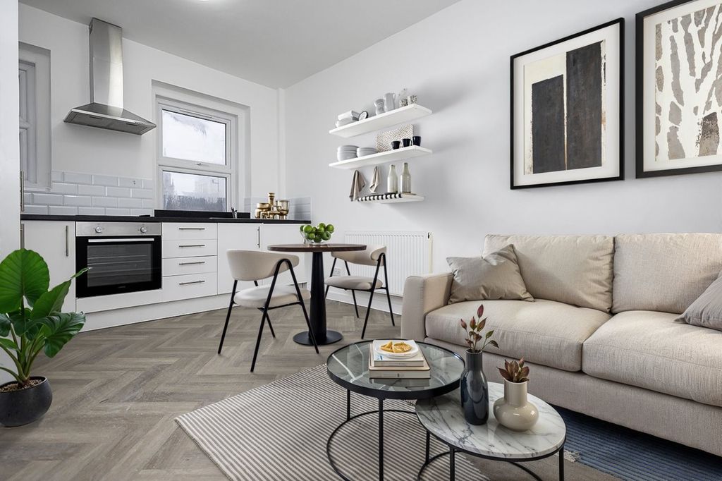 Property photo 1 of 9 19A Lounge