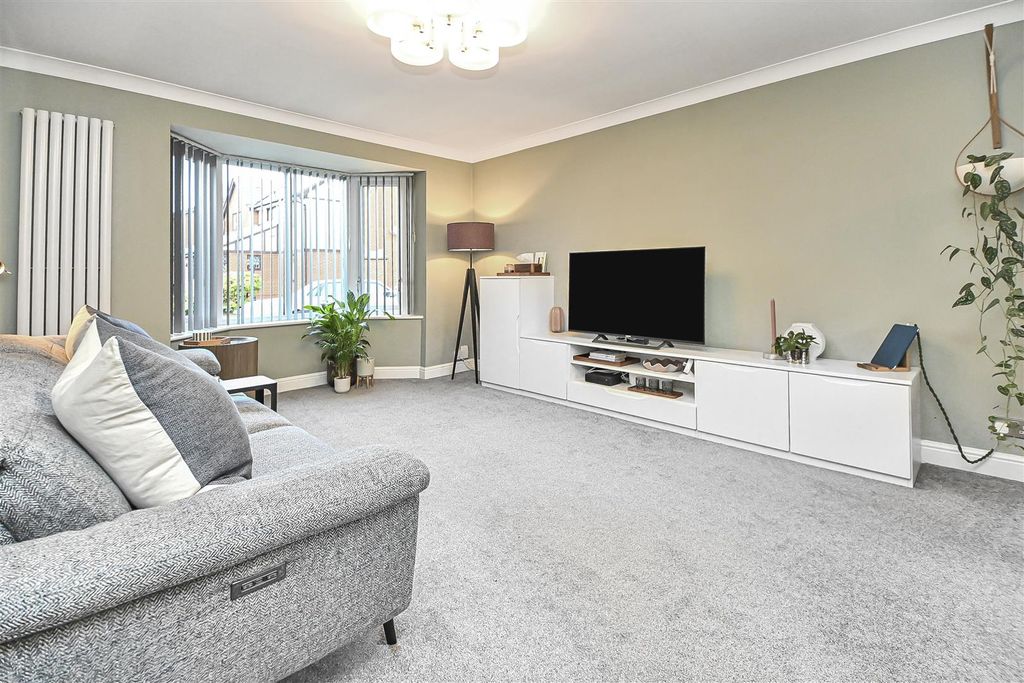 Property photo 3 of 42 8 The Pines Lounge (2).Jpg