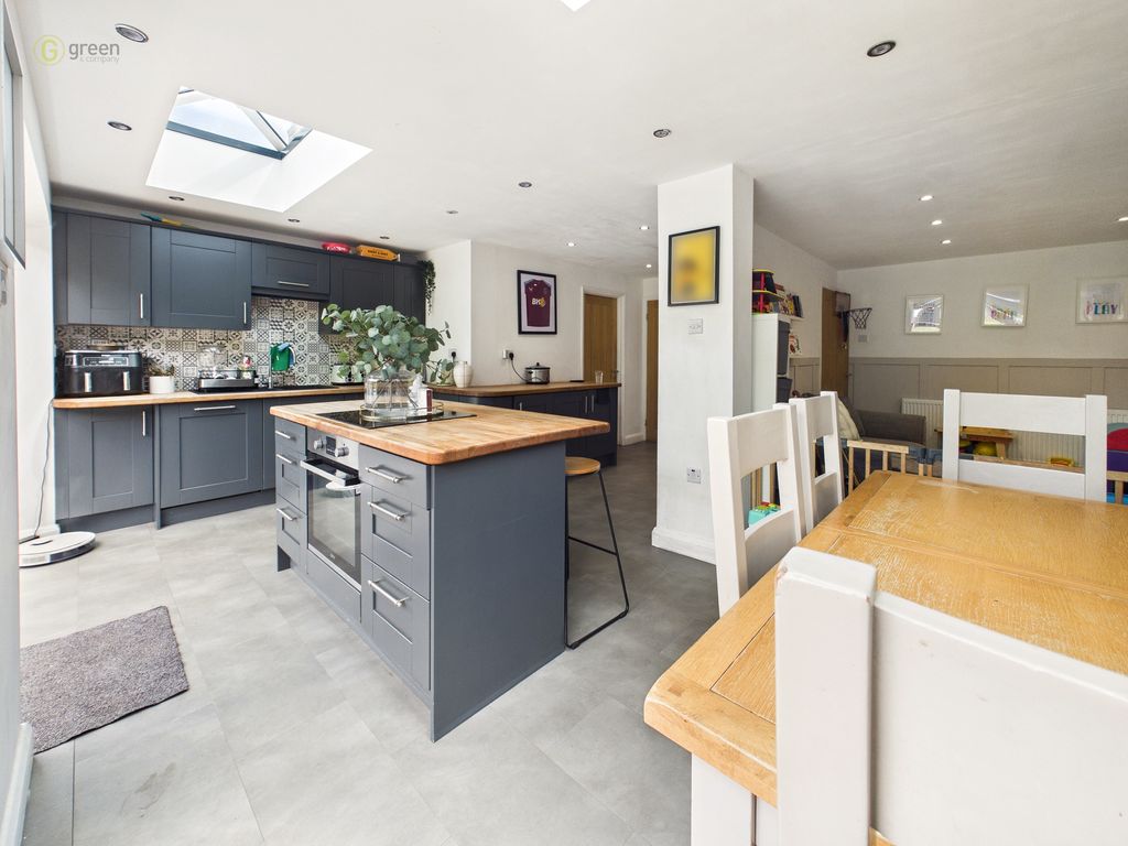 Property photo 3 of 16 E45A094E31384635Aef6182824E00581100Cam05459G0Pr0182Still017