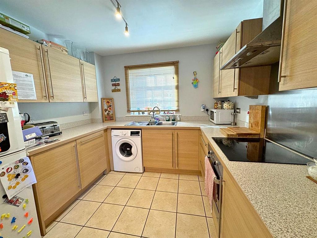 Property photo 2 of 21 Kitchen/Dining Room